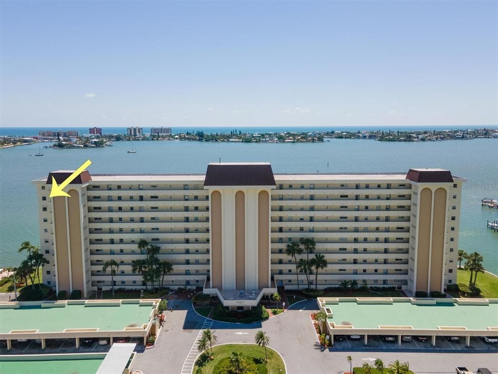 4750 COVE CIRCLE UNIT 901 ST PETERSBURG, FL 33708