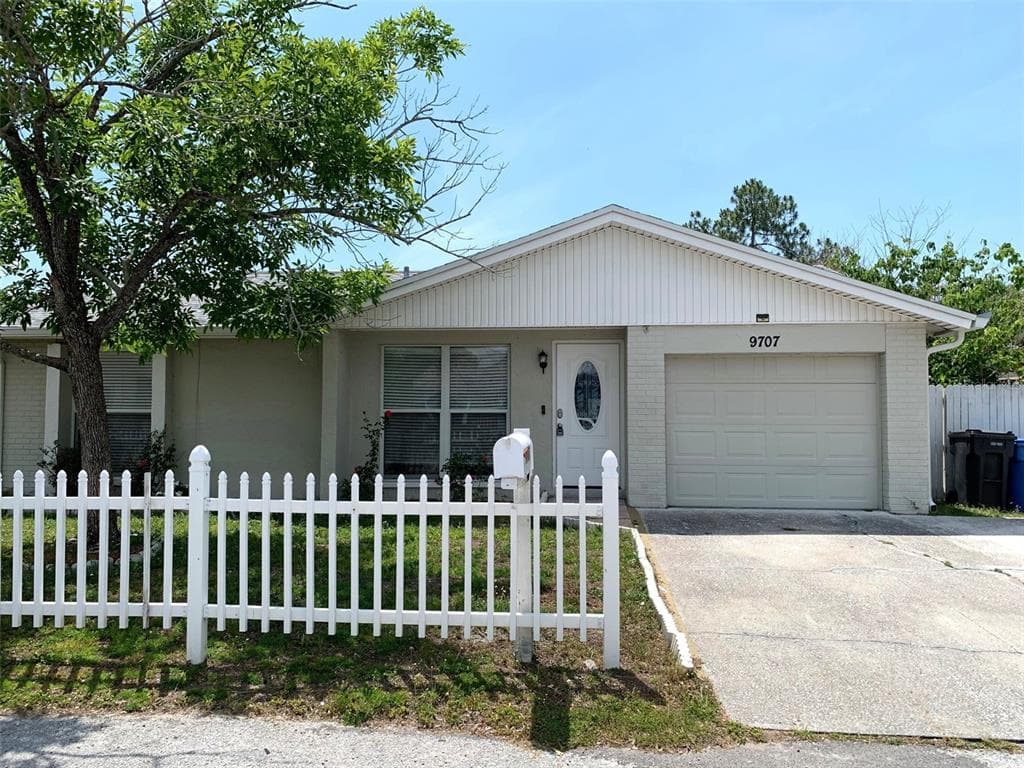 9707 RUSHWOOD COURT TAMPA, FL 33615