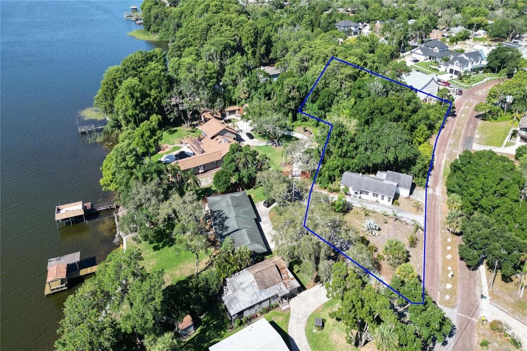 302 LAKEVIEW DRIVE TARPON SPRINGS, FL 34689