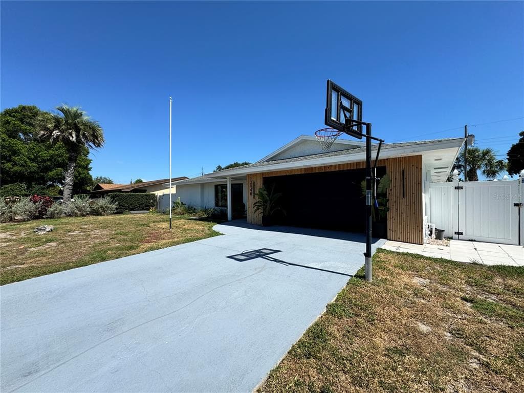 13940 ANTIGUA DRIVE SEMINOLE, FL 33776