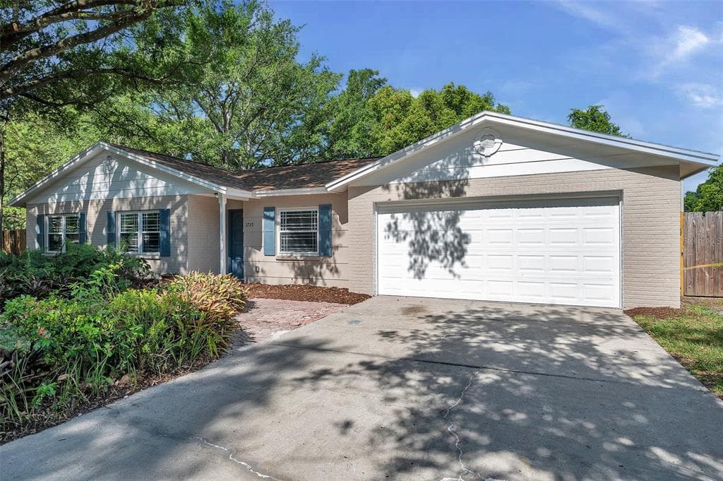 3725 THORNWOOD DRIVE TAMPA, FL 33618