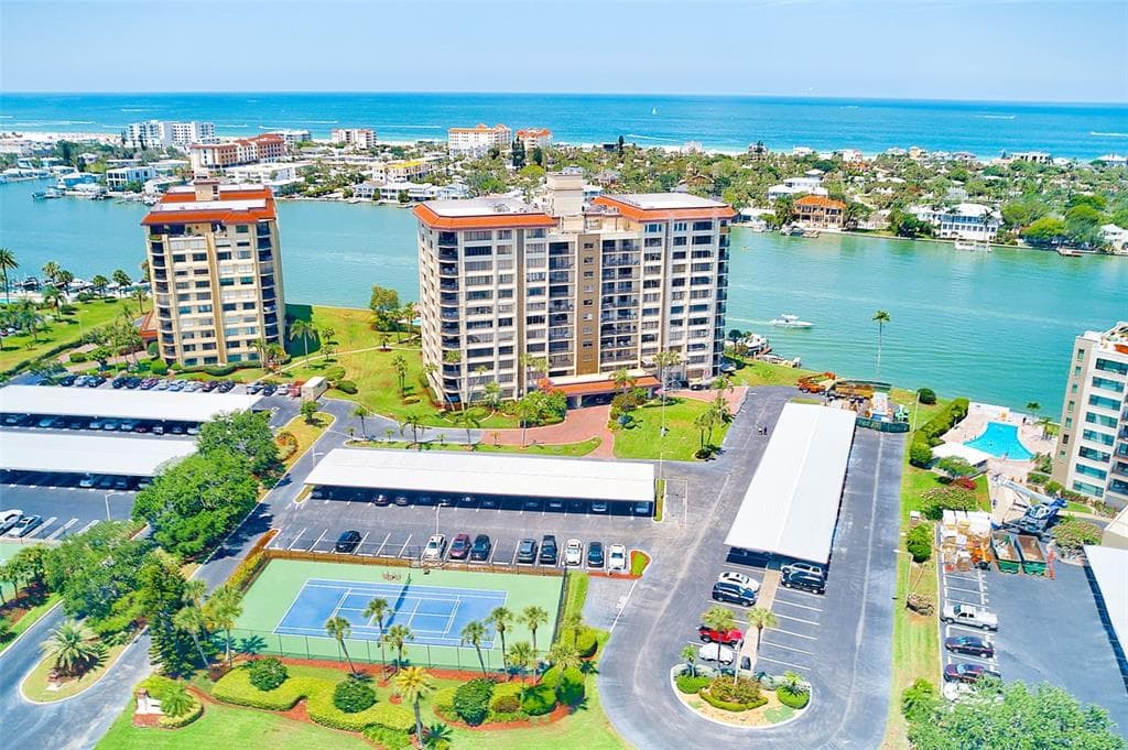 736 ISLAND WAY UNIT 404 CLEARWATER BEACH, FL 33767