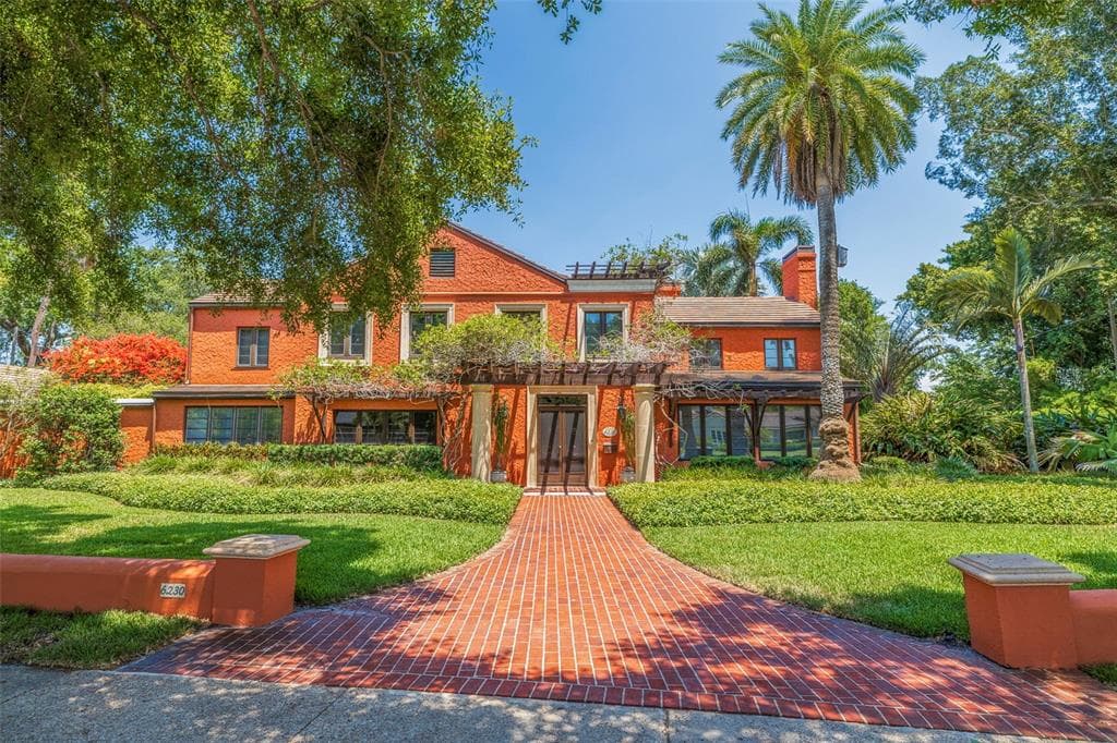 6230 3RD STREET S ST PETERSBURG, FL 33705