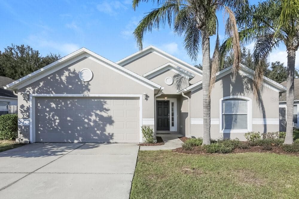 2372 BARONS COURT TAVARES, FL 32778