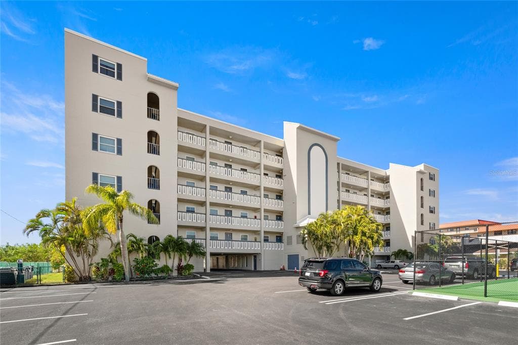 17500 GULF BOULEVARD UNIT 507 REDINGTON SHORES, FL 33708