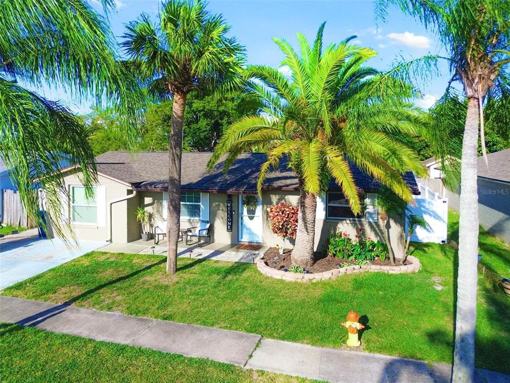 2144 HARRISON DRIVE HOLIDAY, FL 34691