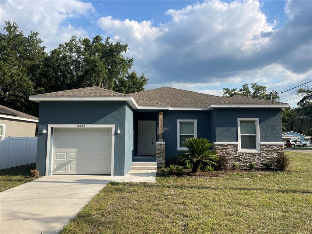 1313 E YOUNG STREET PLANT CITY, FL 33563