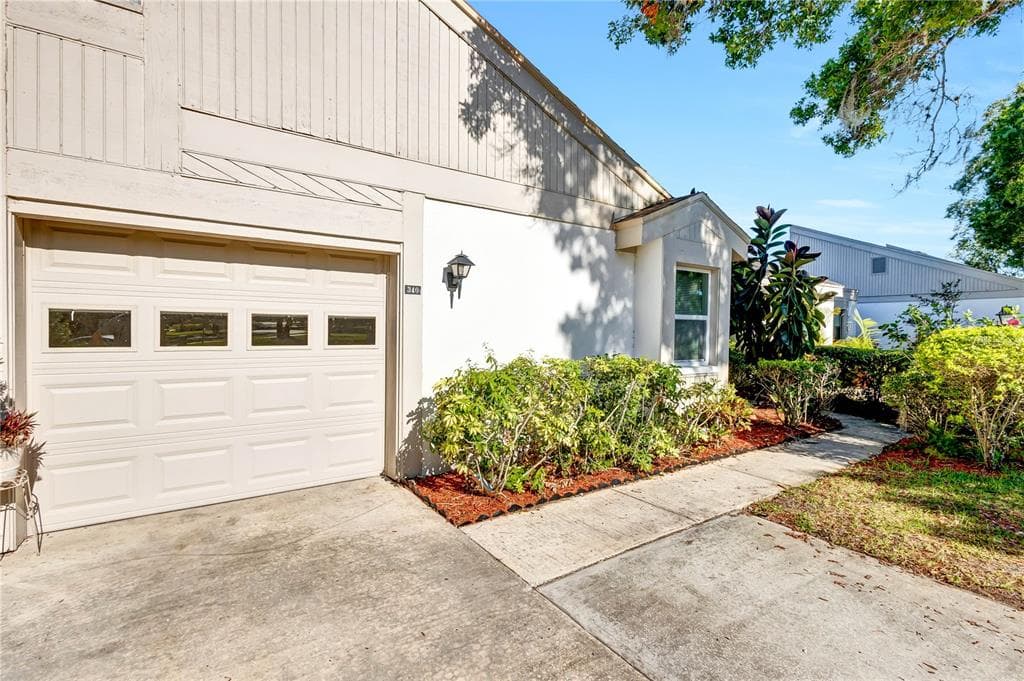 340 LISA LANE OLDSMAR, FL 34677