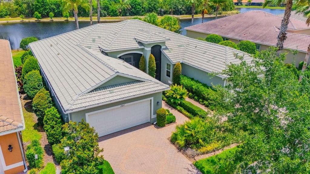 15857 AURORA LAKE CIRCLE WIMAUMA, FL 33598