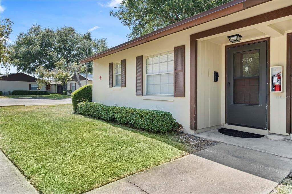 4215 E BAY DRIVE UNIT 700 CLEARWATER, FL 33764
