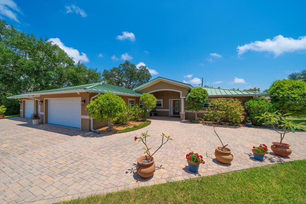 407 HARBOR VIEW LANE LARGO, FL 33770