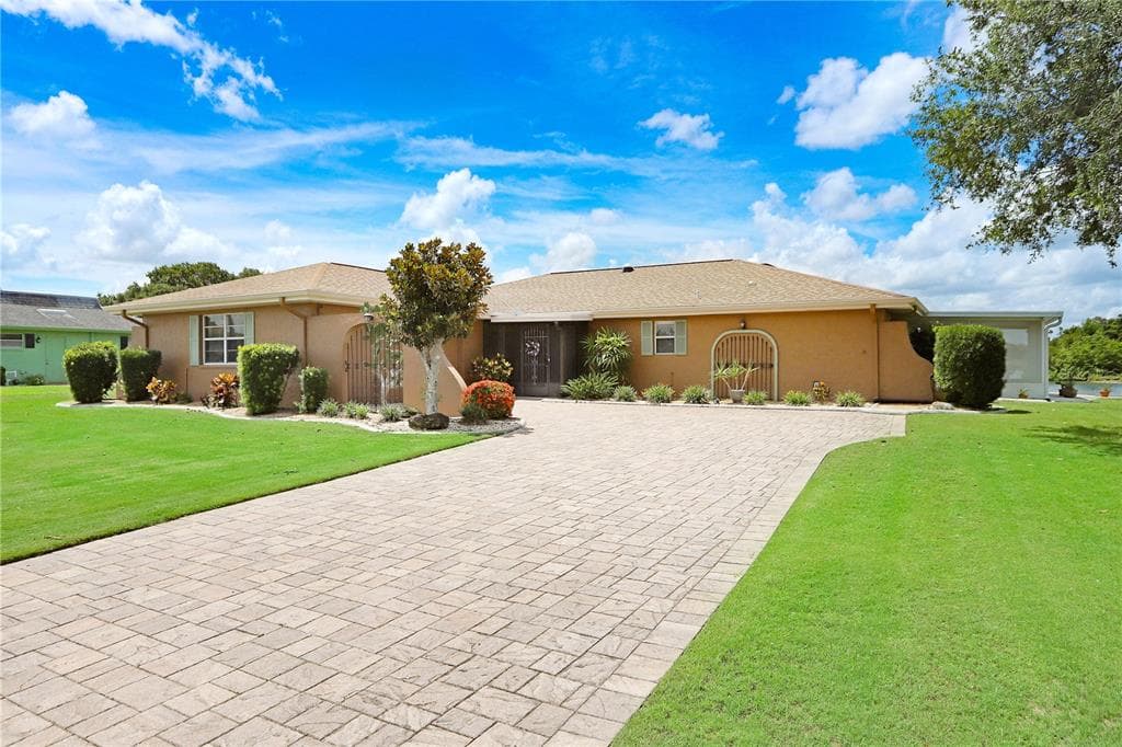 211 STONEHAM DRIVE SUN CITY CENTER, FL 33573