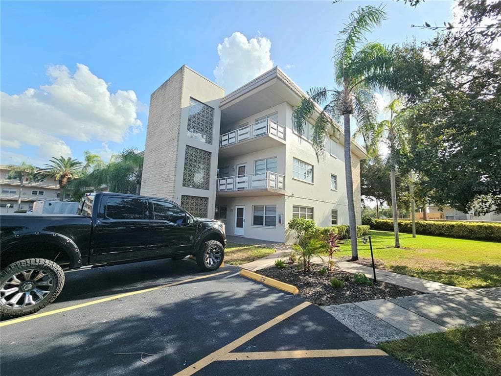 5530 80TH STREET N UNIT C108 ST PETERSBURG, FL 33709