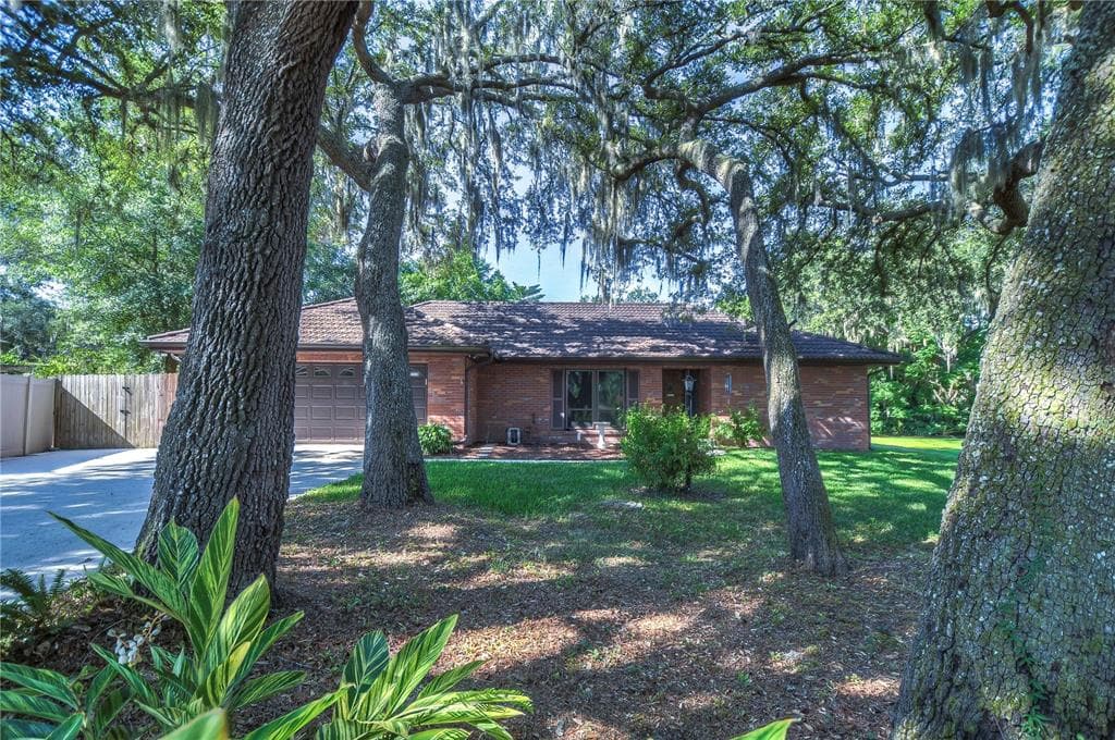 2210 WILDWOOD HOLLOW DRIVE VALRICO, FL 33596