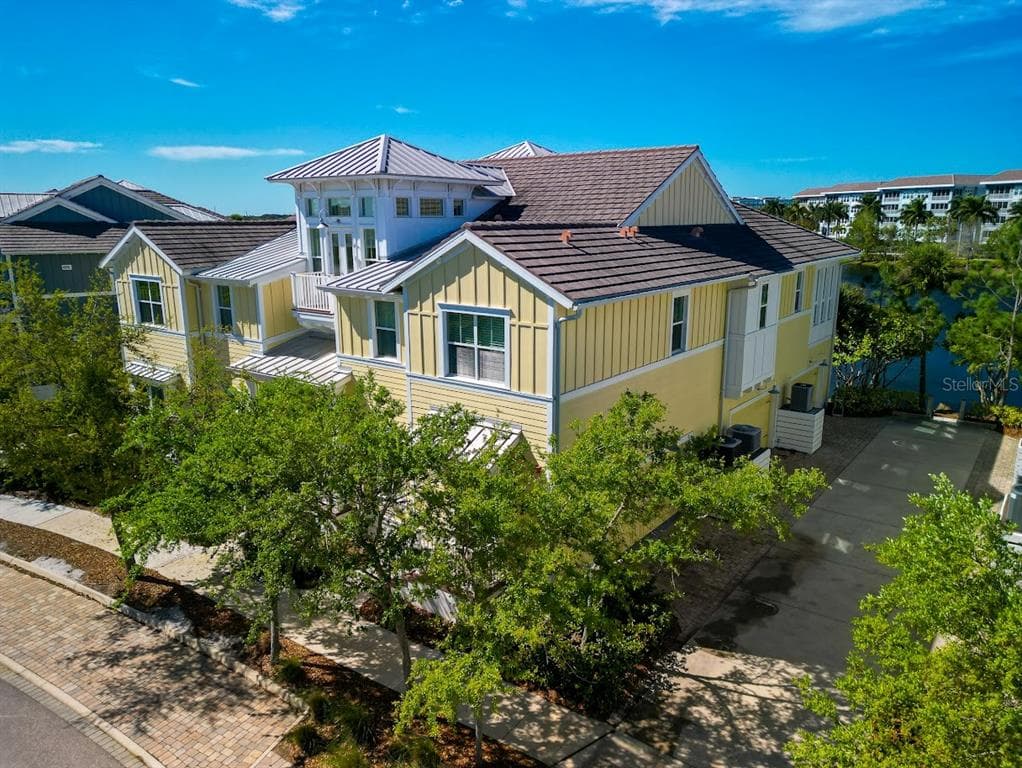 340 SAPPHIRE LAKE DRIVE UNIT 101 BRADENTON, FL 34209