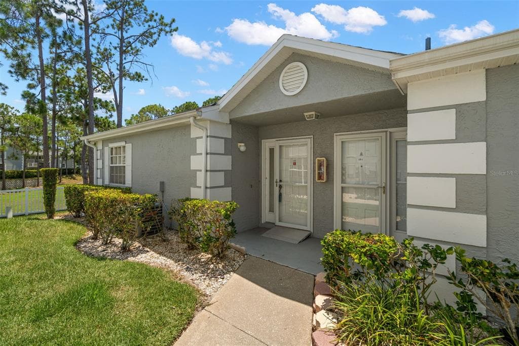 7704 HILLSIDE COURT UNIT 104 HUDSON, FL 34667