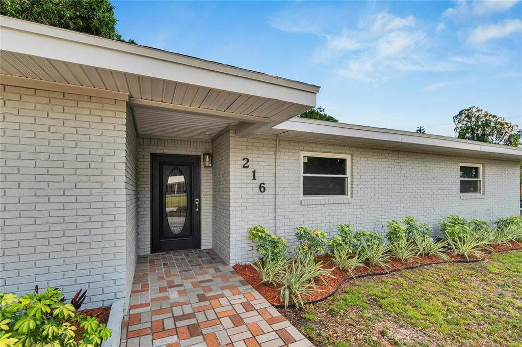 216 BLUEBIRD AVENUE LAKELAND, FL 33809