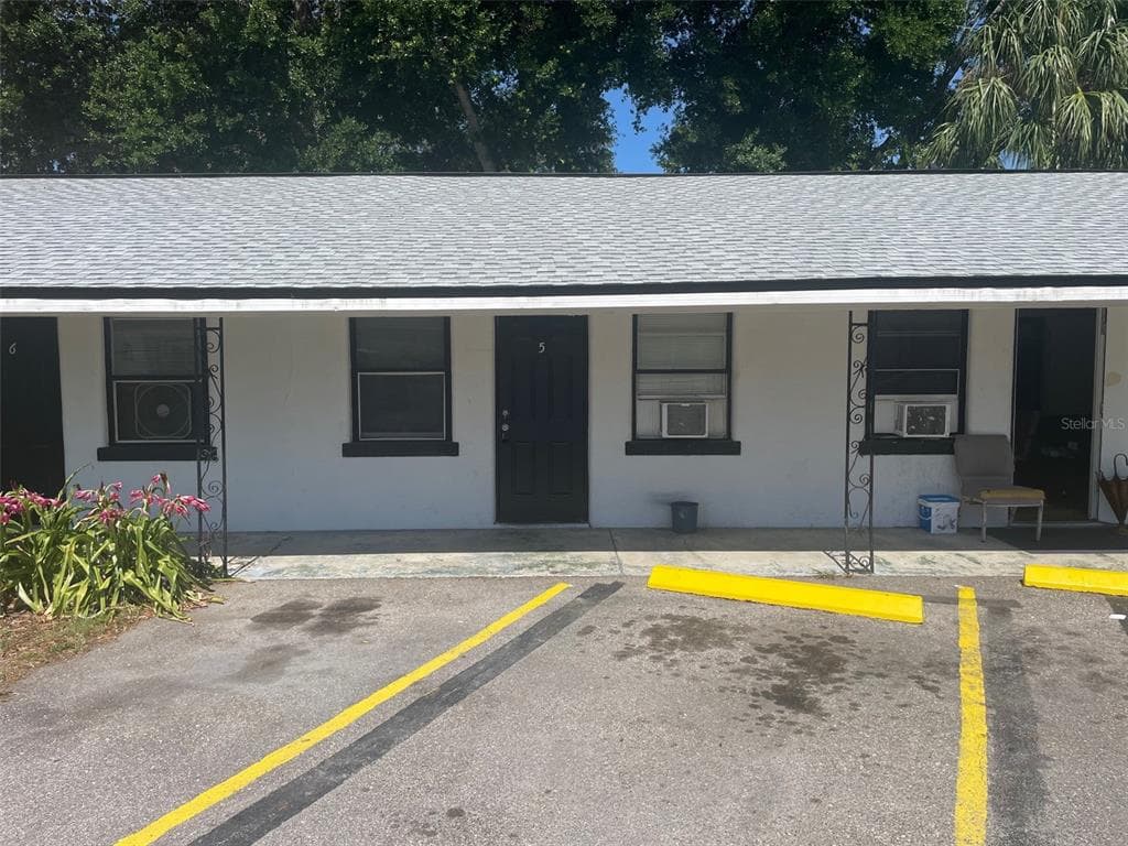 1515 9TH AVENUE W UNIT 5 BRADENTON, FL 34205