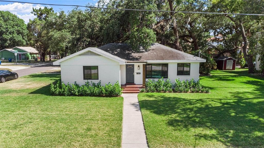 802 W CORAL STREET