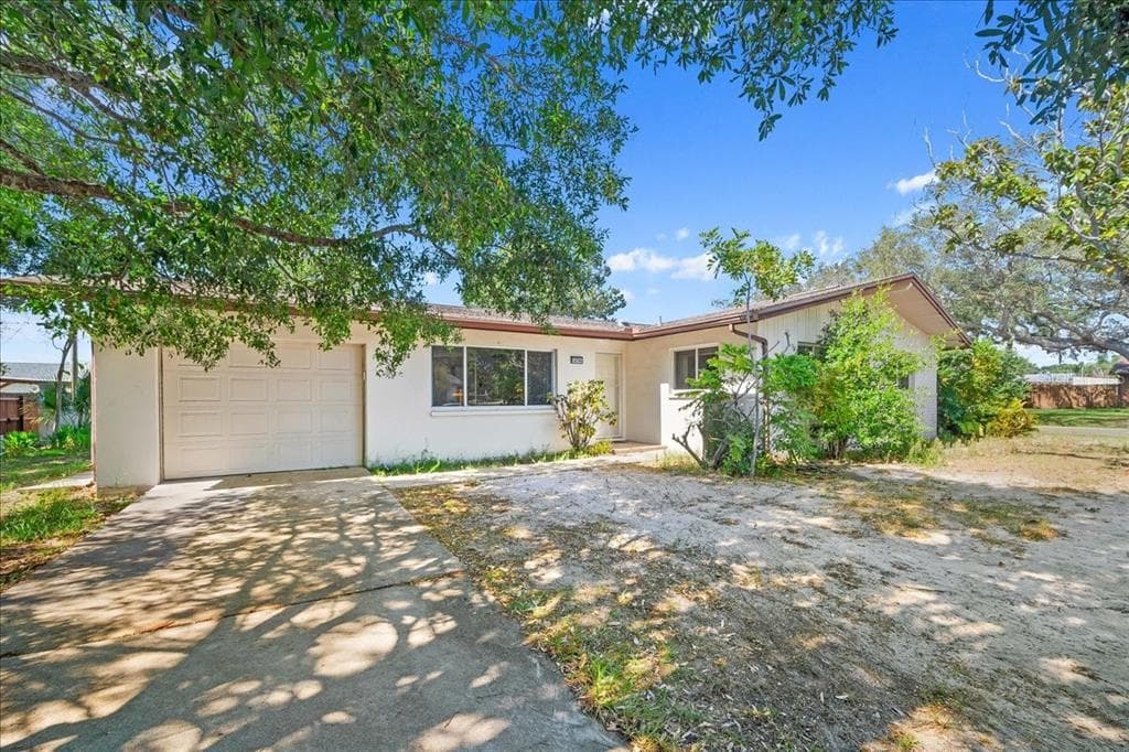 13705 JAMAICA DRIVE SEMINOLE, FL 33776