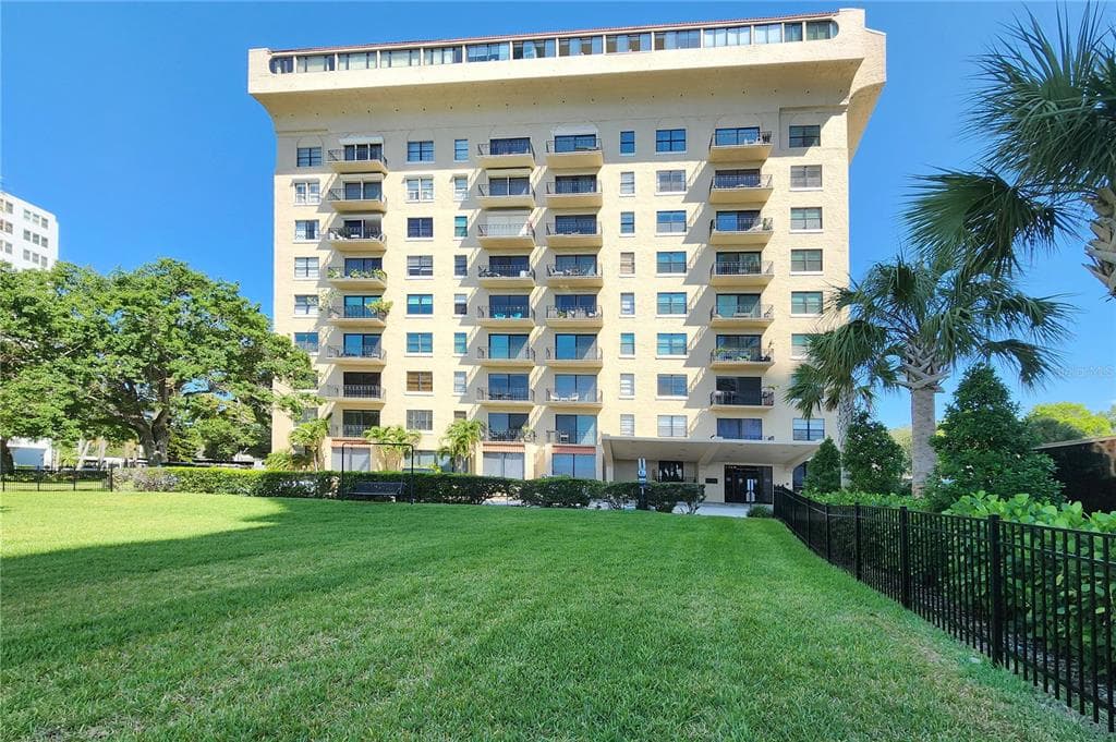 2109 BAYSHORE BOULEVARD UNIT 803 TAMPA, FL 33606
