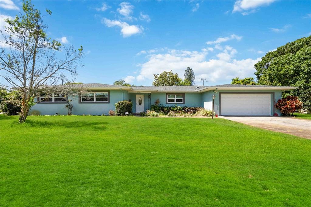 3905 16TH AVENUE W BRADENTON, FL 34205