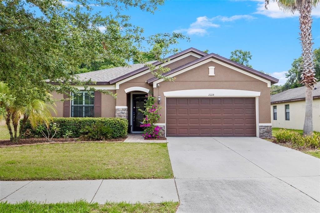 2228 LANDSIDE DRIVE VALRICO, FL 33594