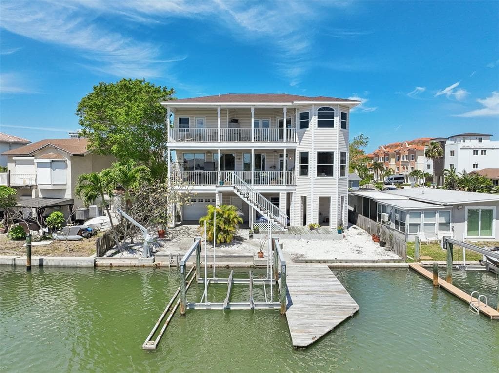 193 175TH TERRACE DRIVE E REDINGTON SHORES, FL 33708