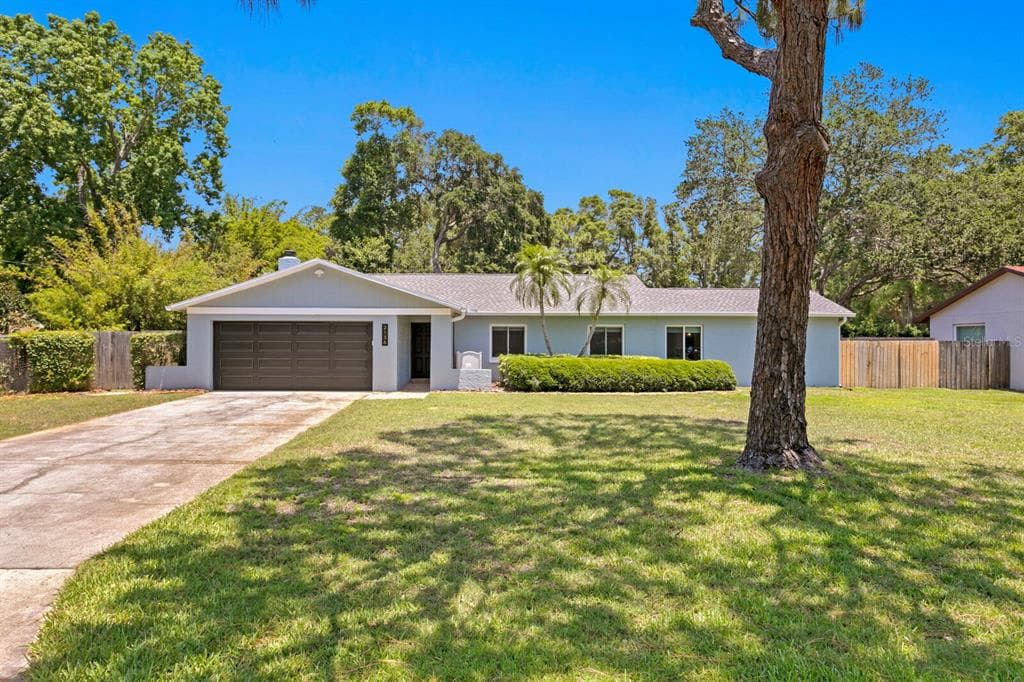 2136 LONG BOW LANE CLEARWATER, FL 33764