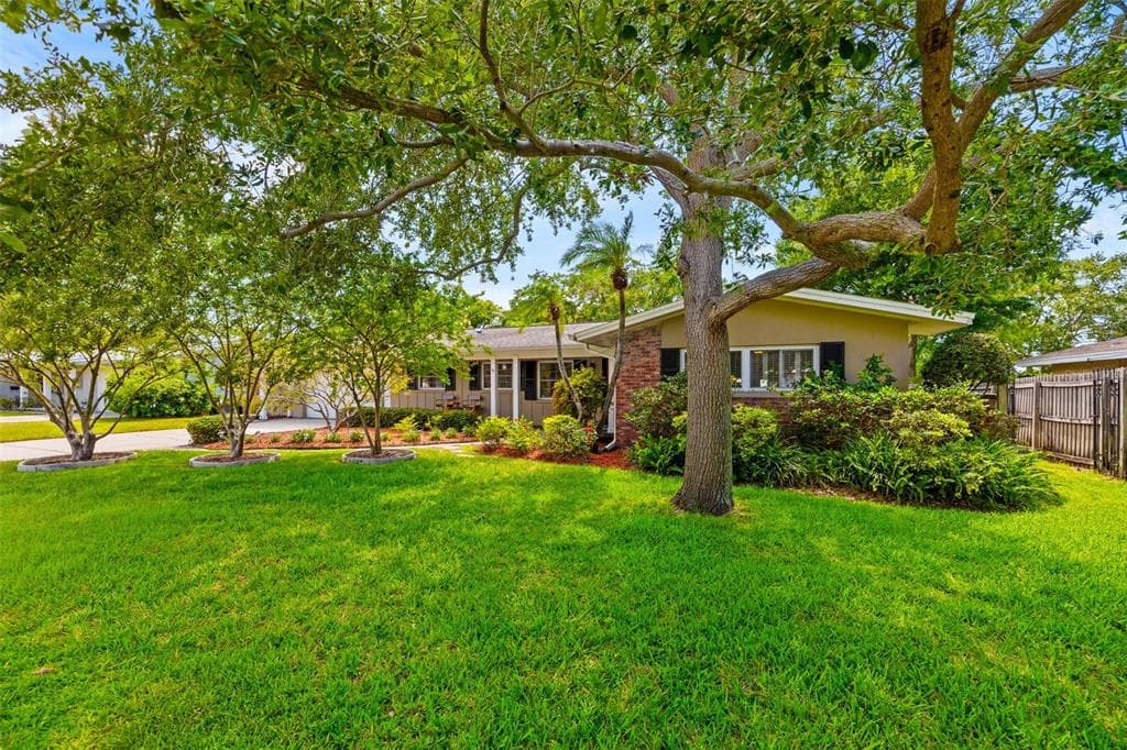 1726 CYPRESS AVENUE BELLEAIR, FL 33756