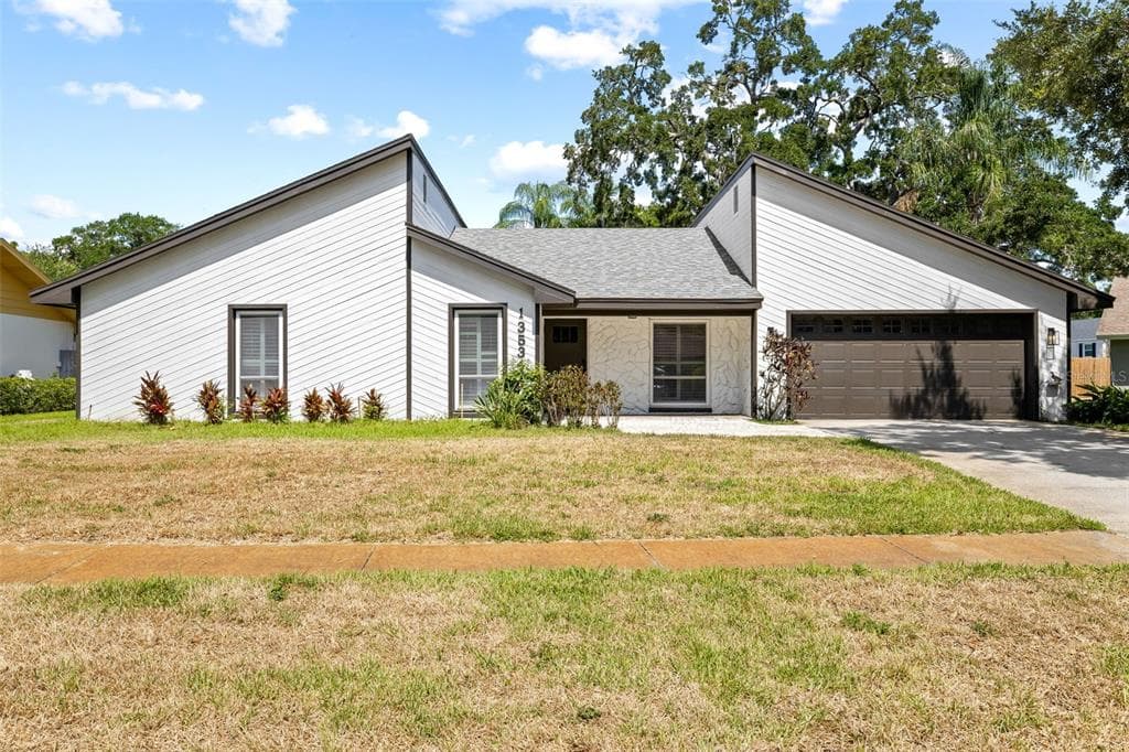 13534 LAKE MAGDALENE DR TAMPA, FL 33613