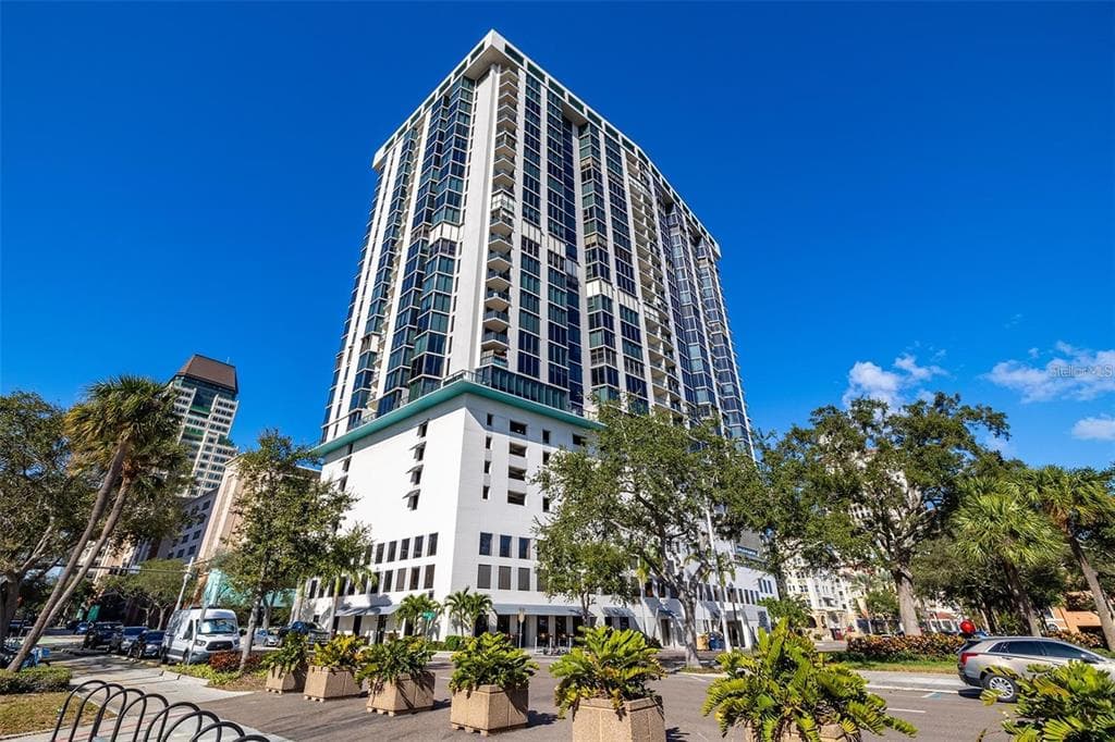 1 BEACH DRIVE SE UNIT 1610 ST PETERSBURG, FL 33701