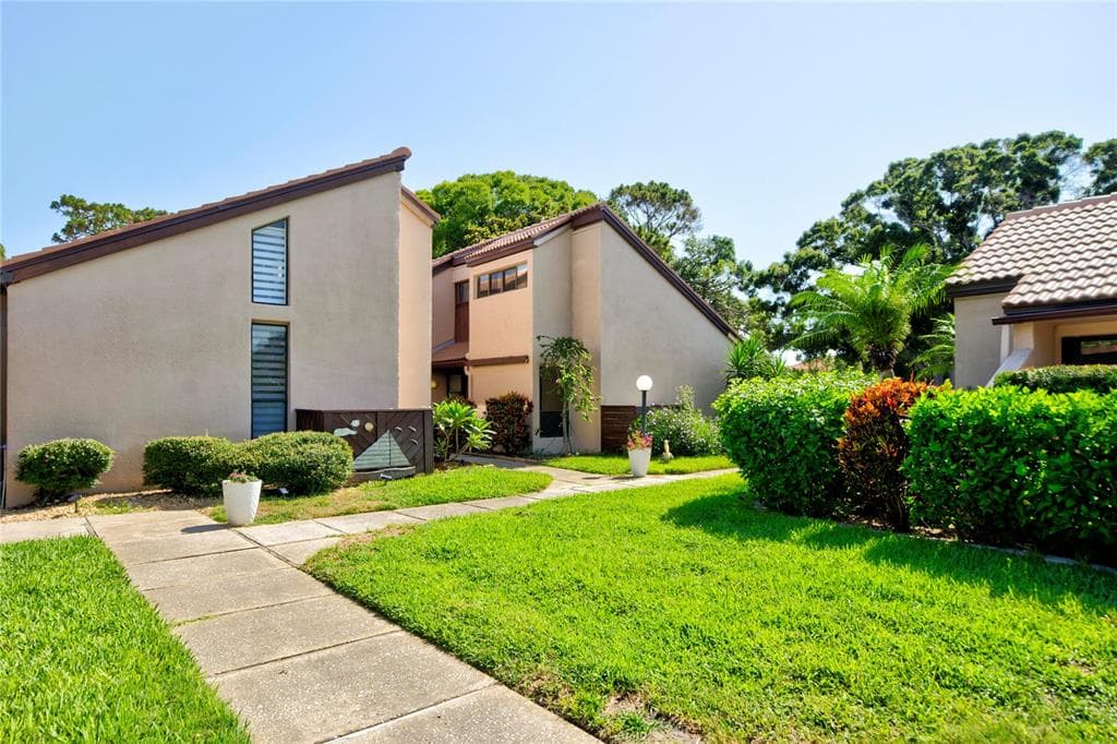 6315 PELICAN CREEK CROSSING UNIT 6315 ST PETERSBURG, FL 33707