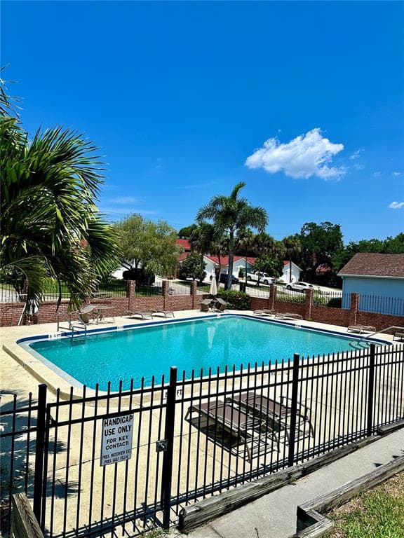 1400 WATER VIEW DRIVE W UNIT 104 LARGO, FL 33771