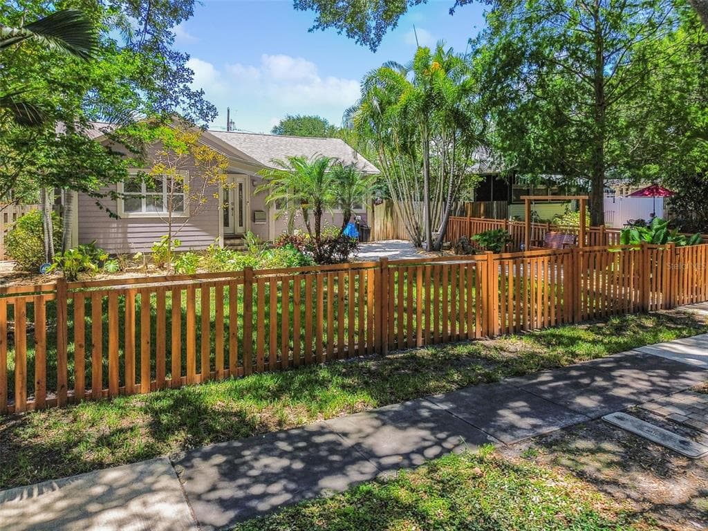 2421 7TH AVENUE N ST PETERSBURG, FL 33713