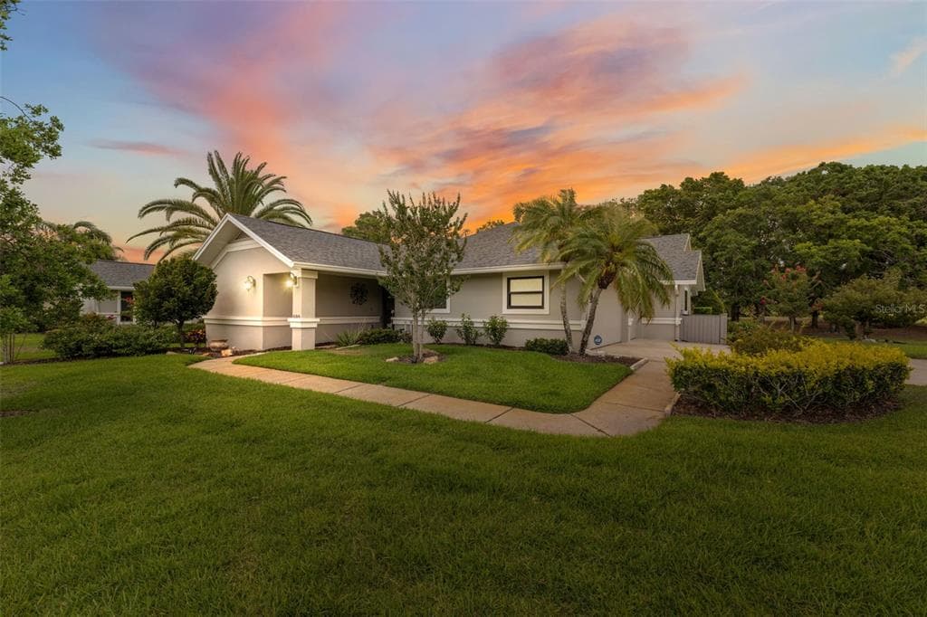 902 GULLANE DRIVE TARPON SPRINGS, FL 34688