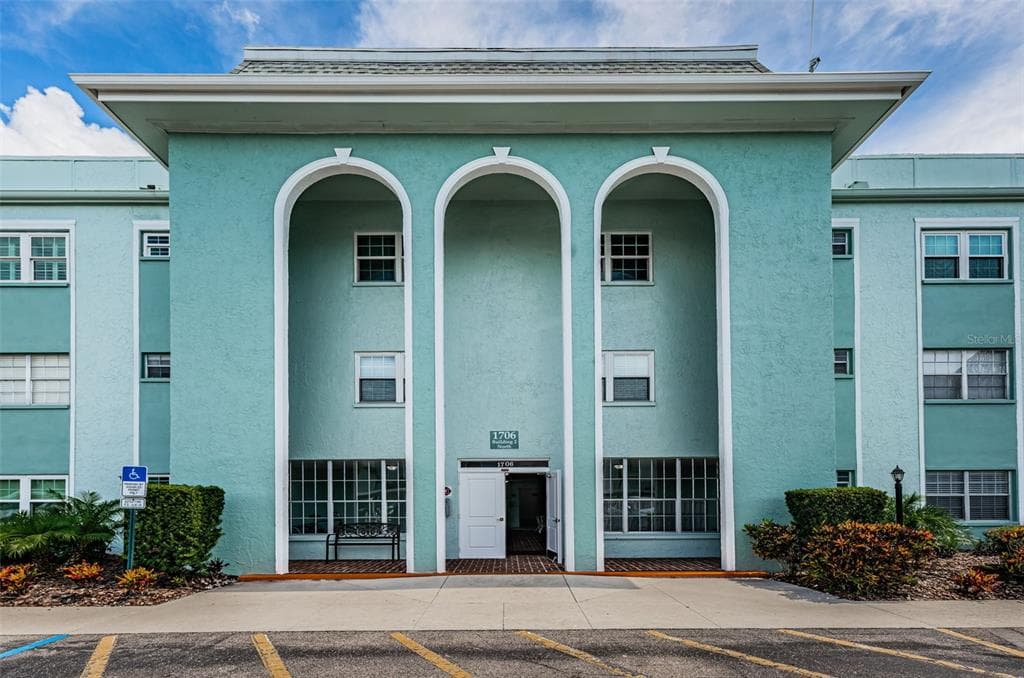 1706 BELLEAIR FOREST DRIVE UNIT 322 BELLEAIR, FL 33756