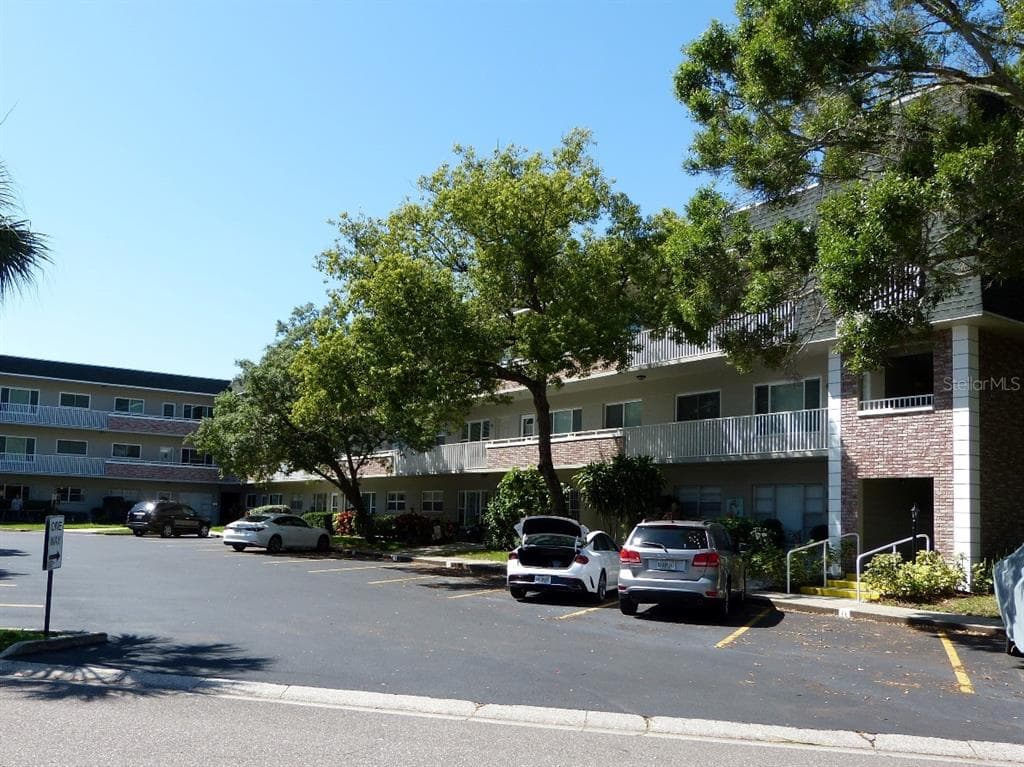 2427 RHODESIAN DRIVE UNIT 65 CLEARWATER, FL 33763