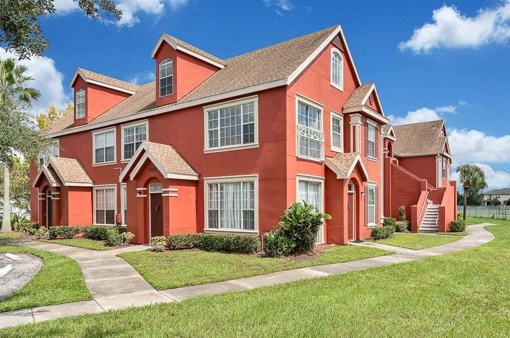 10552 WHITE LAKE COURT UNIT 10552 TAMPA, FL 33626