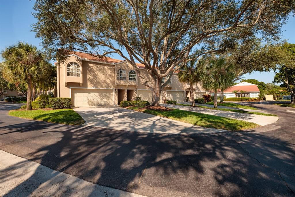 655 MALTA COURT NE UNIT 603 ST PETERSBURG, FL 33703