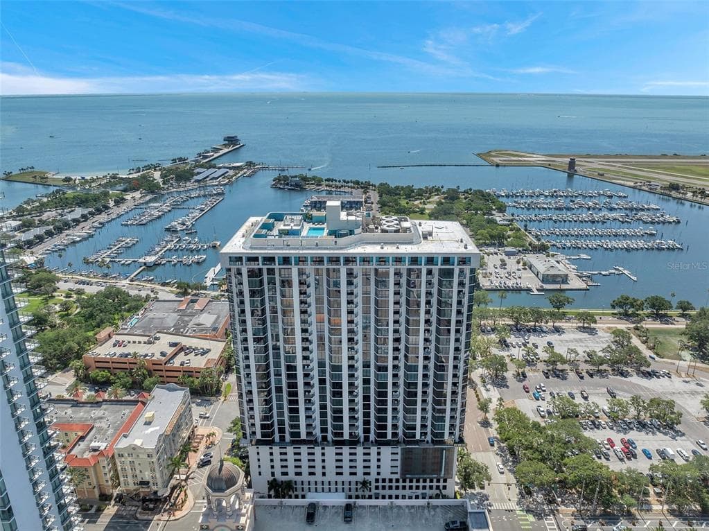 1 BEACH DRIVE SE UNIT 2608 ST PETERSBURG, FL 33701