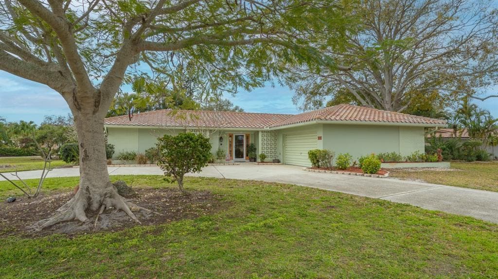 7400 BOUNTY DRIVE SARASOTA, FL 34231