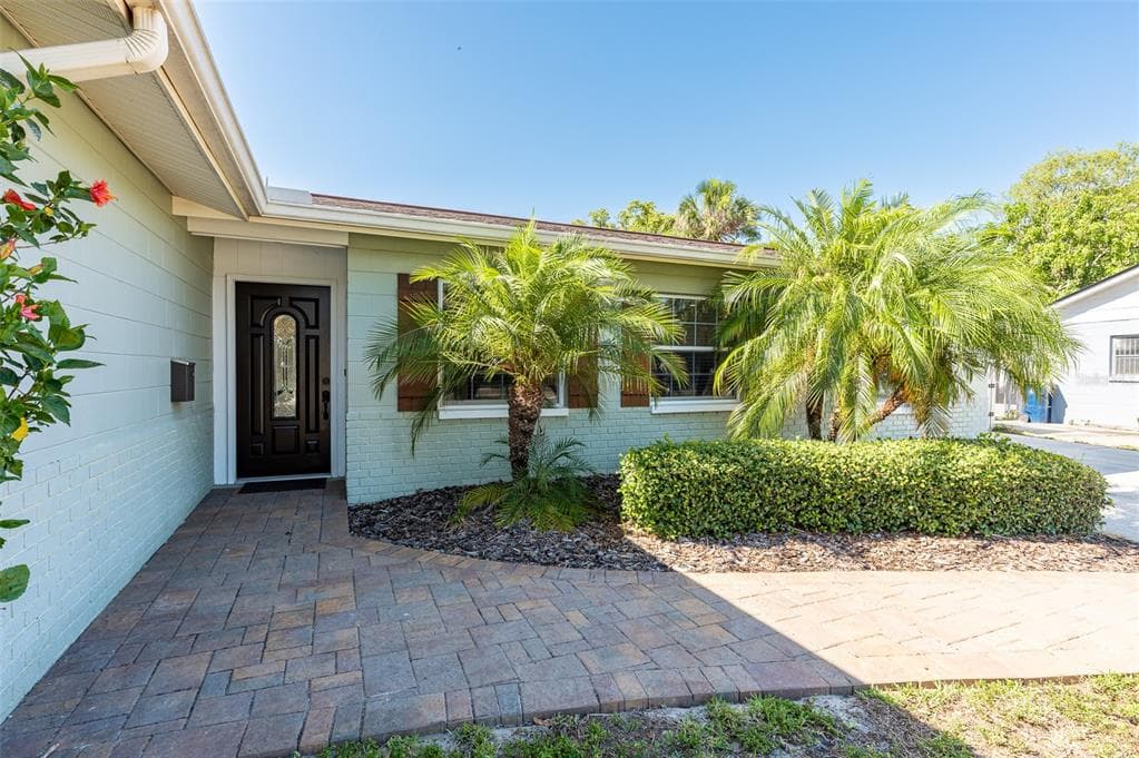 2313 FERN CIRCLE TAMPA, FL 33604