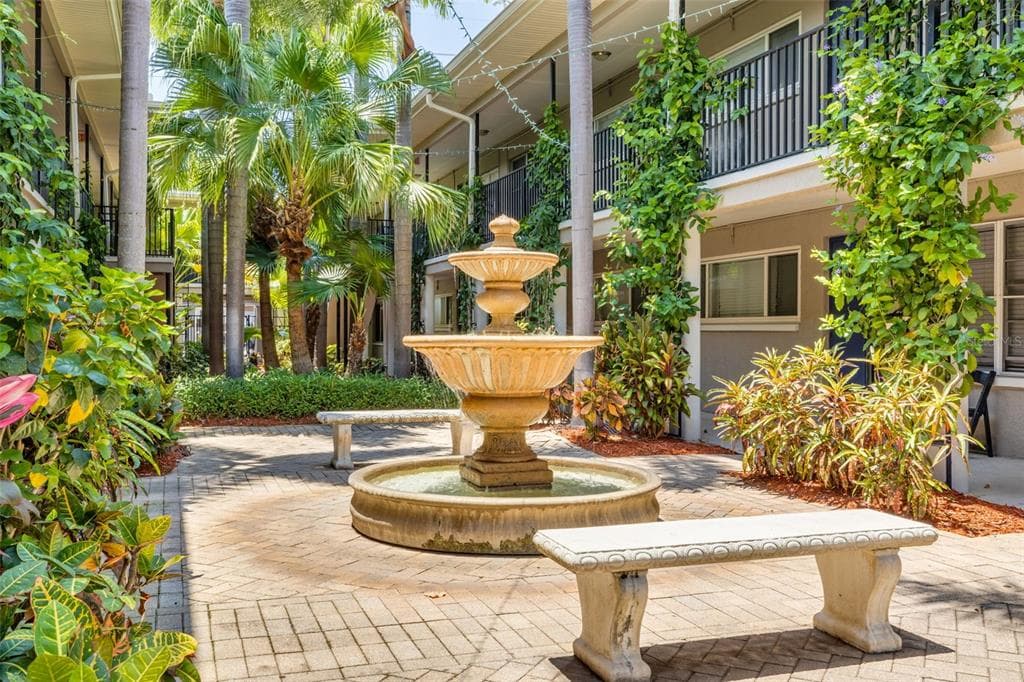 212 S CHURCH AVENUE UNIT 205 TAMPA, FL 33609