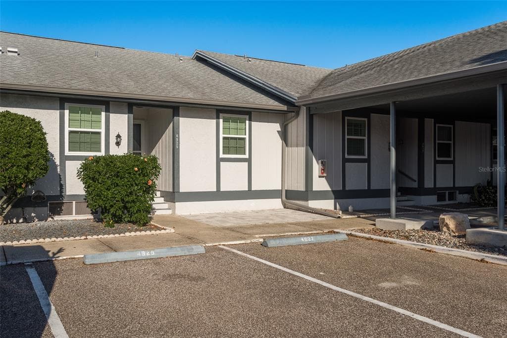 4925 NEW ENGLAND BOULEVARD UNIT 204 NEW PORT RICHEY, FL 34652