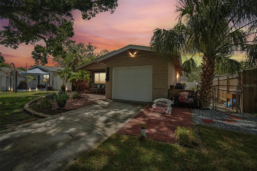 1762 NEW HAMPSHIRE AVENUE NE ST PETERSBURG, FL 33703
