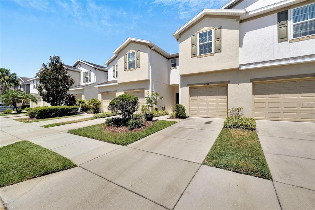 4916 WHITE SANDERLING COURT UNIT 4916 TAMPA, FL 33619