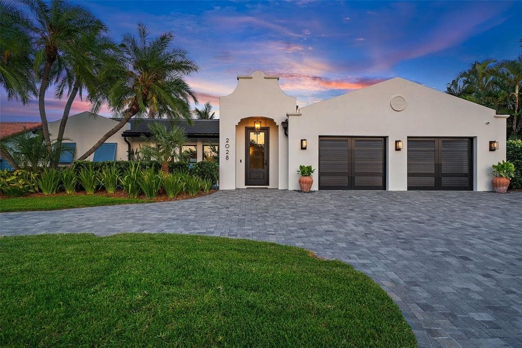 2028 POINT OVERLOOK DRIVE NE ST PETERSBURG, FL 33703