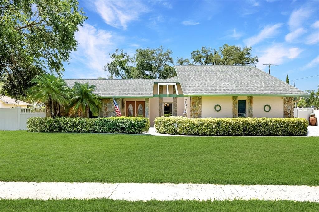 3436 REYNOLDSWOOD DRIVE TAMPA, FL 33618