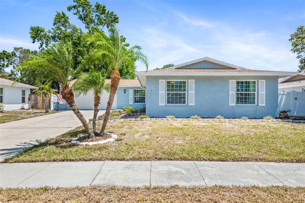 2216 STACY COURT DUNEDIN, FL 34698